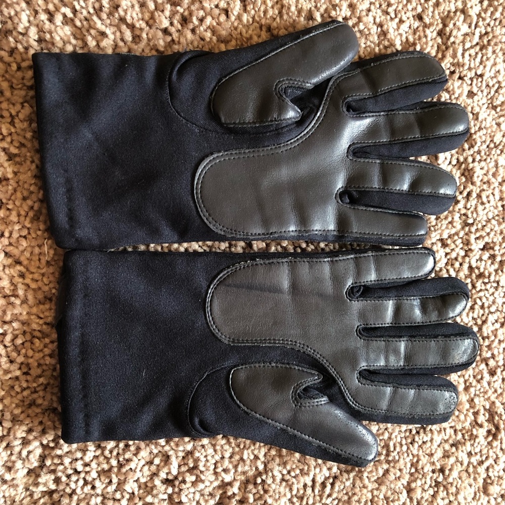 Winter hand gloves in black (dark navy blueish)